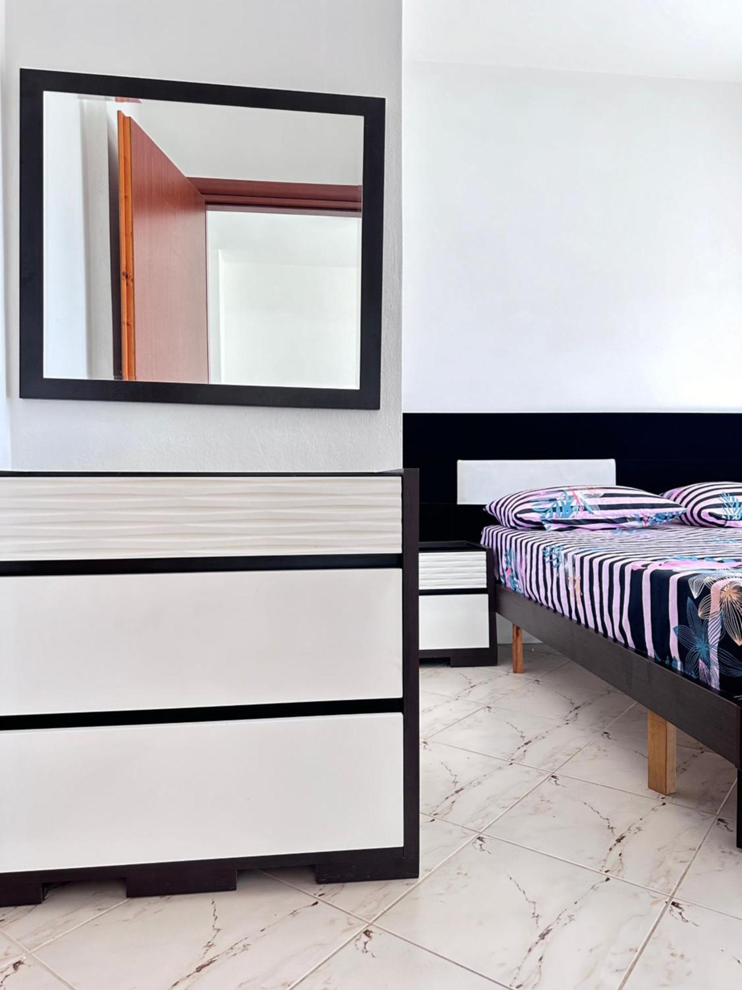 Tini Sea View Apartment Sarandë エクステリア 写真