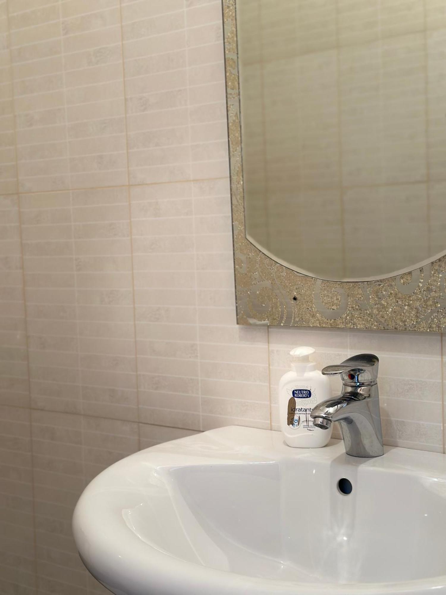 Tini Sea View Apartment Sarandë エクステリア 写真