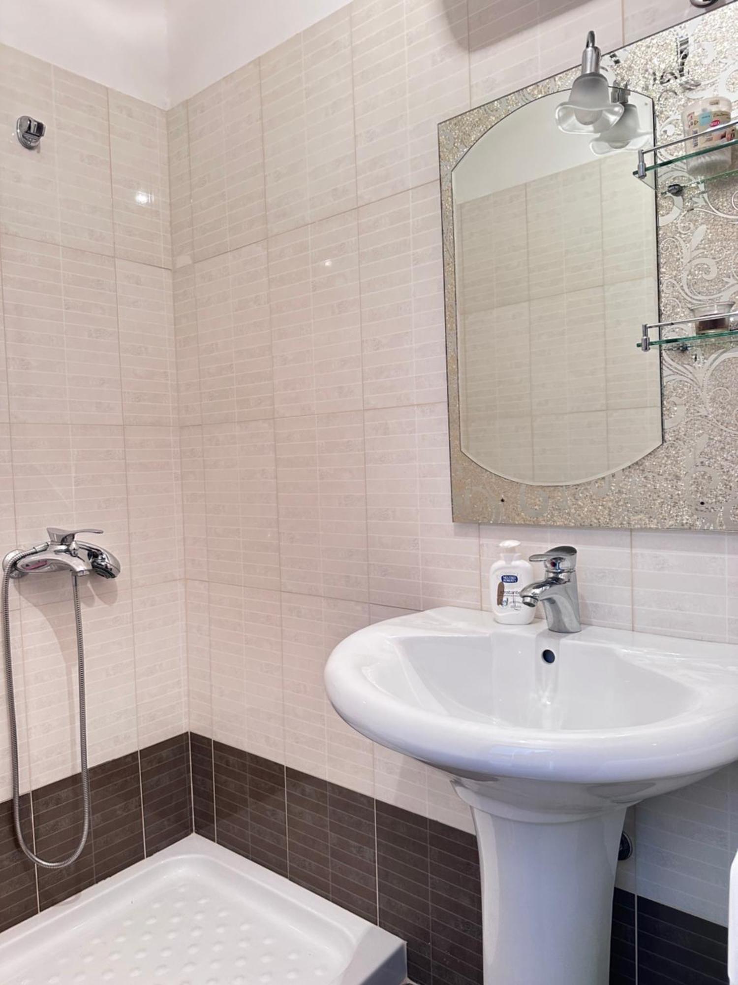 Tini Sea View Apartment Sarandë エクステリア 写真