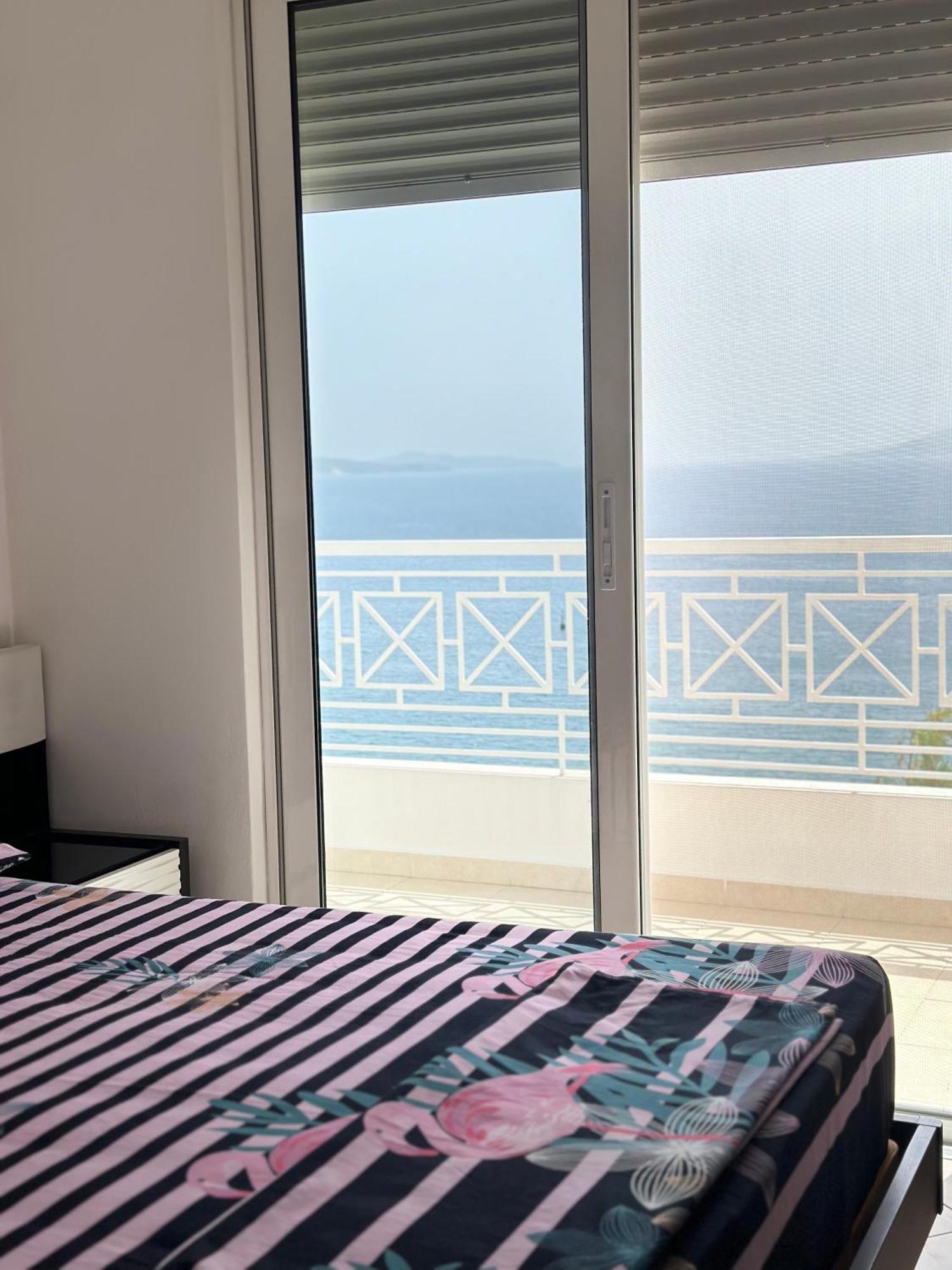 Tini Sea View Apartment Sarandë エクステリア 写真