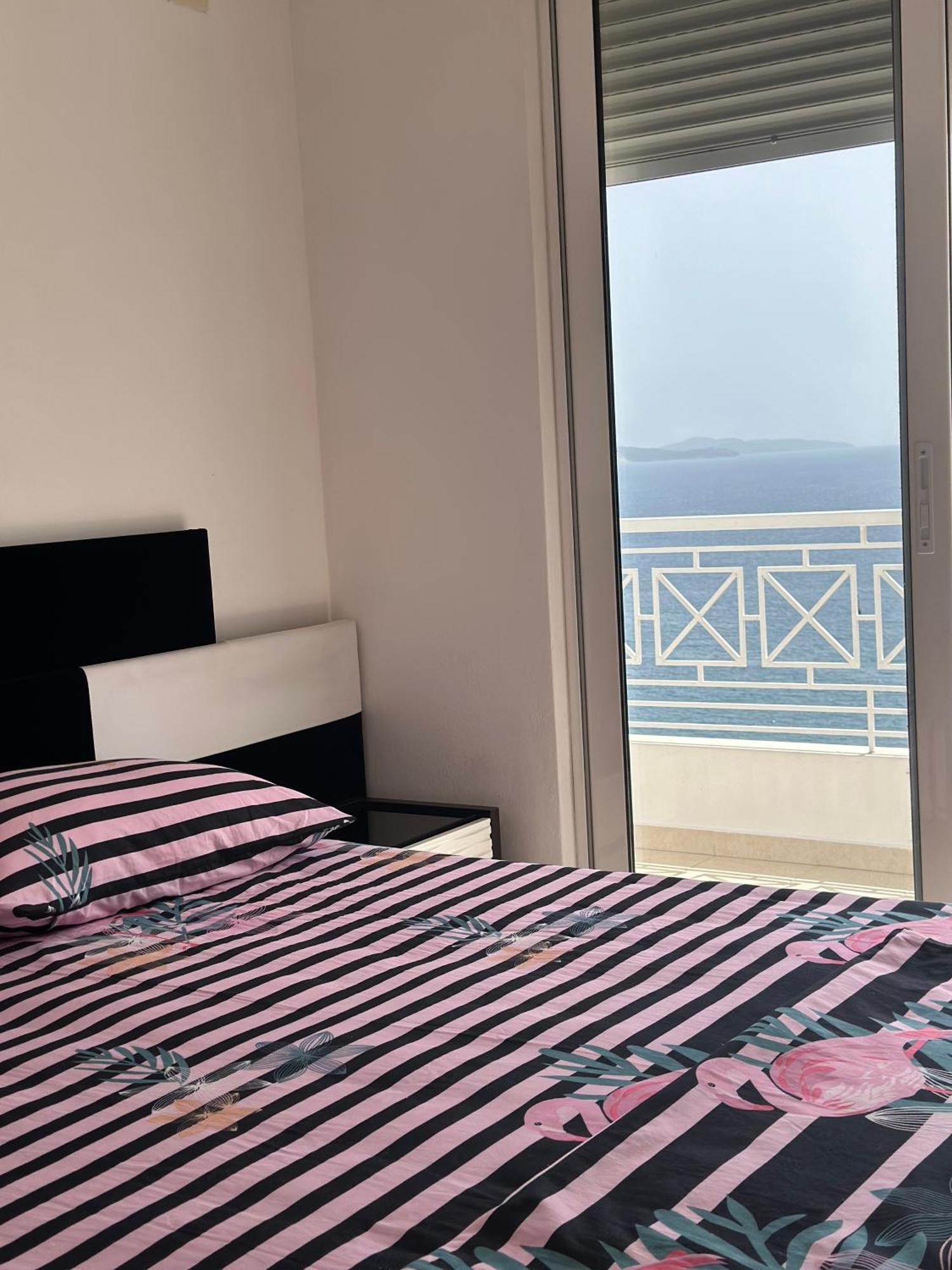 Tini Sea View Apartment Sarandë エクステリア 写真
